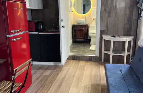 Sunrise Apartment | Apartment in Sunrise with AC and parking lot