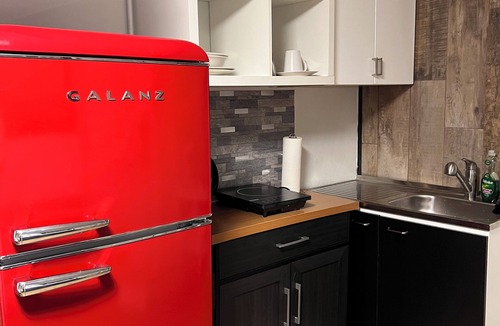 Sunrise Apartment | Apartment in Sunrise with AC and parking lot