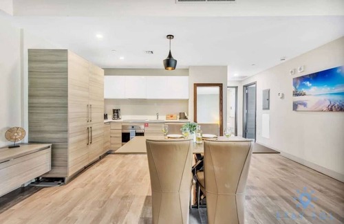 Hollywood Lakes Apartment | Apartment w/Bay View Balcony+ Pool–Up To 6+ Gym