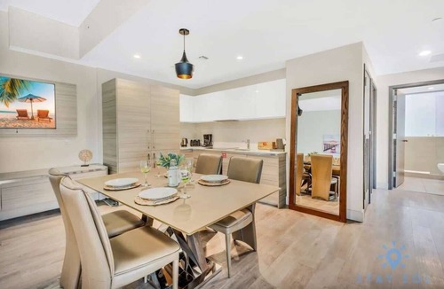 Hollywood Lakes Apartment | Apartment w/Bay View Balcony+ Pool–Up To 6+ Gym