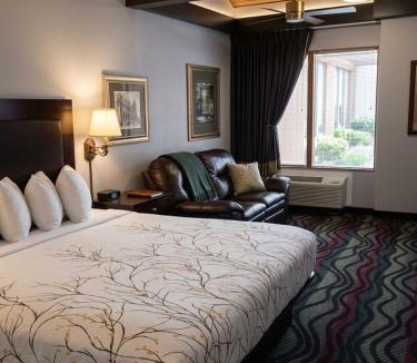 Independence Hotel | Apple Tree Inn