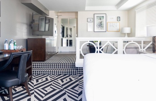 Norma Triangle Hotel | Appreciate the Beauty of Hollywood l 2 Pet-friendly Suite w/Pool Access