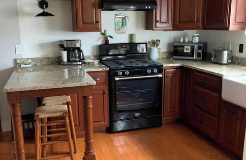 Henrietta Apartment | Apt # 2 Charming Historic Private 1 Bedroom.n