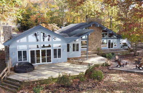 Stafford House | Aquia Creek Lodge - Quantico Graduation Home