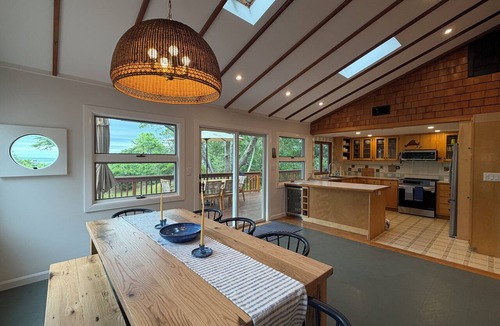 Aquinnah House | Aquinnah Home by Lobsterville Beach w/Ocean Views