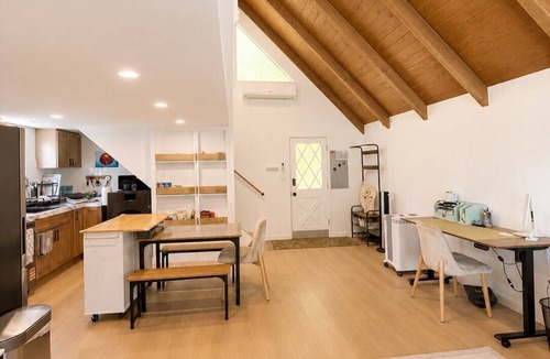 La Canada Flintridge House | Architectural Loft Home. Private Access with yard