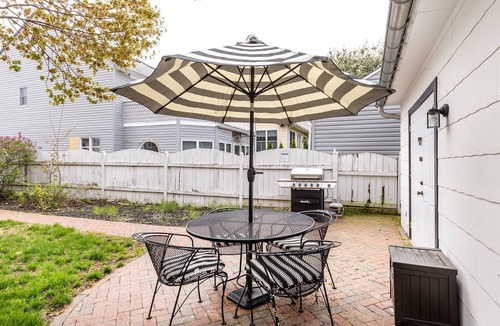 Annapolis House | "Around the Corner" from Eastport Hot Spots with Fenced-In Yard and Parking