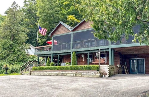 North Lake George House | Arrow Head Lodge