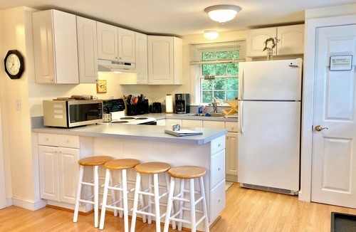 Oak Bluffs Cottage | Arrowsmith Cottage - Oak Bluffs Near Eastville Beach; Steps to bike path.