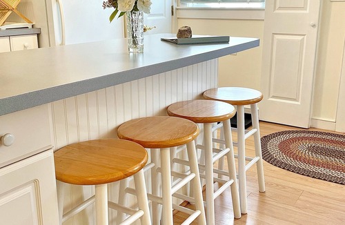 Oak Bluffs Cottage | Arrowsmith Cottage - Oak Bluffs Near Eastville Beach; Steps to bike path.