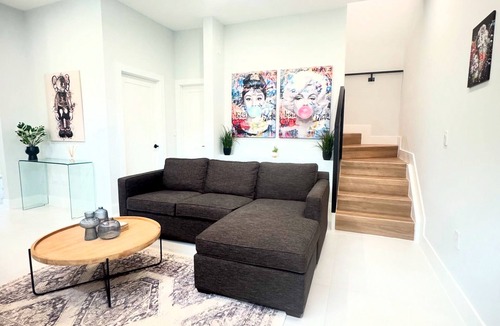 Allapattah House | Art District Stay Wynwood & Design District Nearby/Sleeps 8