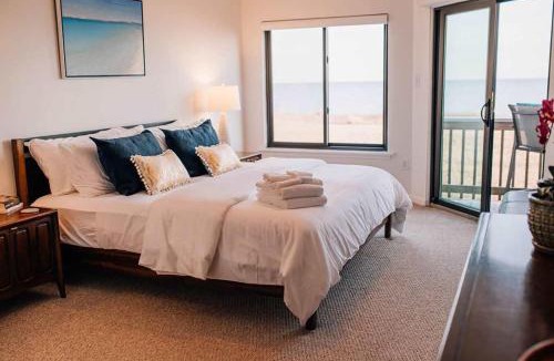 Windmill Point Apartment | Artist Windmill Pt Condo Sunset Pool Relaxation
