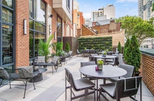 The Waterfront House | Arts district rooms near Manhattan links