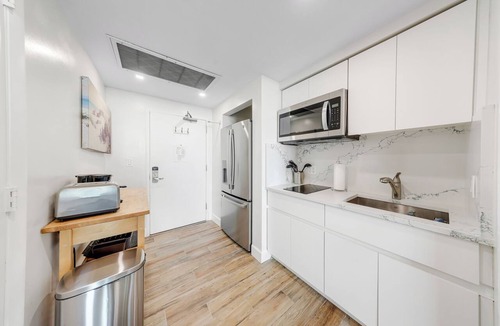 Coconut Grove Condo | Arya Hotel Studio Apartment Coconut Grove, Ocean View and Free Parking