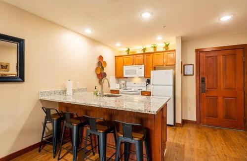 Edray Apartment | AS 326 No Resort Fee Pool-View Ski-InOut