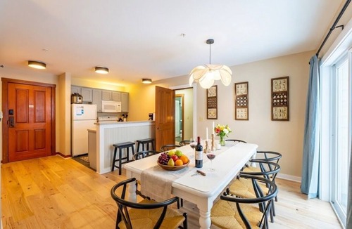 Edray Apartment | AS 328-330: Ski-In/Out | Bunk Beds | Hot Tub | Sleeps 10
