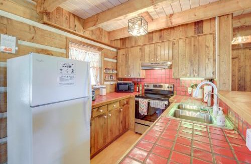 Warrensville House | Ashe County Log Cabin: Mountain-View Deck, Sauna