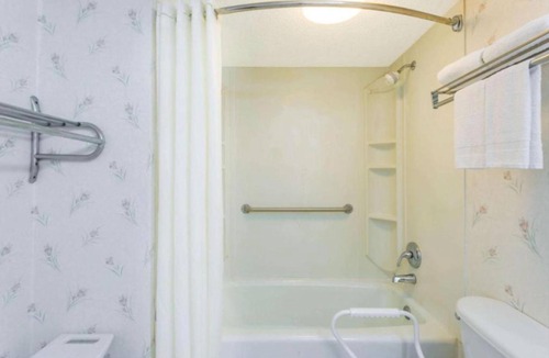 Ashland Hotel | Ashland Studio Inn By OYO Richmond North near Kings Dominion