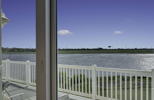 Atlantic City House | ATLANTIC CITY Waterfront Mansion 6BR Sleeps 18 Game Room Hot Tub & SUNSET VIEWS