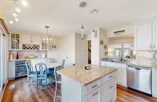 Dewey Beach House | ATLANTIC REFLECTIONS - Ocean Views! 4 BD, 3.5 BA - Sleeps 10 *Dog Friendly*