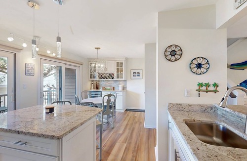 Dewey Beach House | ATLANTIC REFLECTIONS - Ocean Views! 4 BD, 3.5 BA - Sleeps 10 *Dog Friendly*