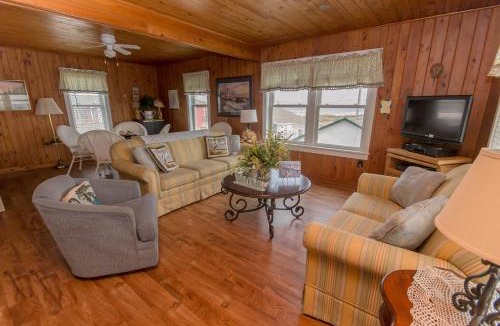 Sea Retreat House | Atlantic Vu - Kitty Hawk MP 3, Ocean View, 30 Yards to Beach, Community Pool, Pets Ok