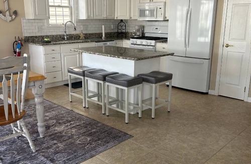 Wildwood Condo | Aug 22 Week - 5 or 6 nights. 4bdrms, 2bath,1.5 blocks2beach, Park 3 cars!