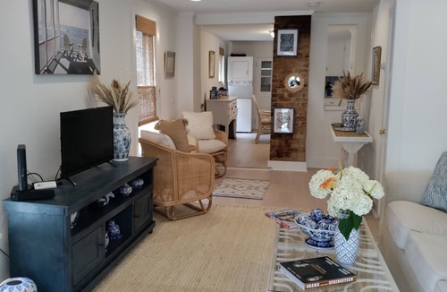 Ocean Grove Cottage | AUGUST 8th -15th 2026 Gorgeous Renovation-Walk to Beach, Asbury, Pets Welcome!
