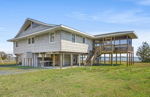 Deep Hole House | Avalon | Oyster Bay Waterfront Home w/Gas Fireplace, Cathedral Ceilings & Massive Screened Porch
