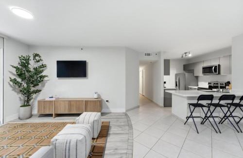 Aventura Apartment | Aventura 2 Bd 2 Ba The Yacht Club 8-108
