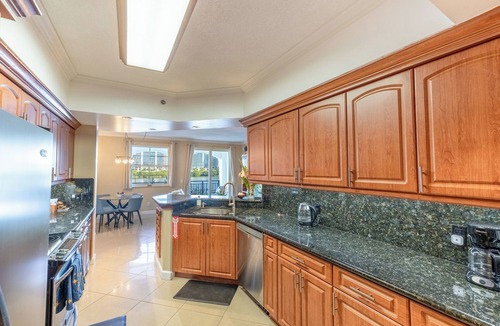 Aventura Apartment | Aventura Mediterranean Sanctuary: Breathtaking Bay View, Top Amenities & Central