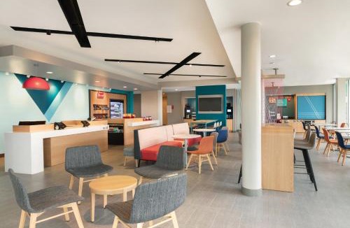 California Hotel | avid hotel California Lexington Park by IHG