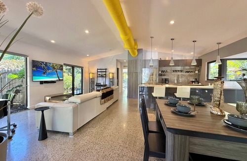 South Middle River House | Award Winning Home! BBQ-Heated Pool-2 miles from beach