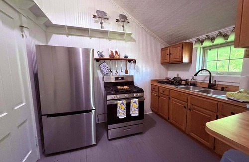 Valley City Apartment | Awesome 1-bedroom apartment in charming downtown Valley City!