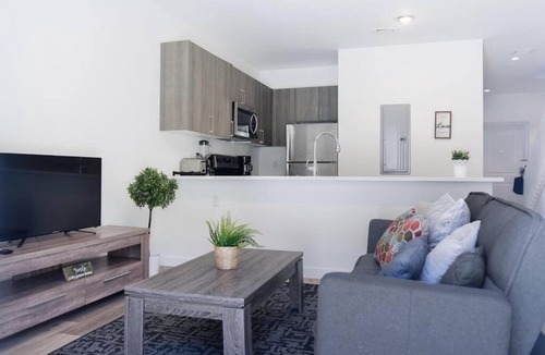 Golden Glades Apartment | Awesome 3BR Townhouse 15minutes from the Beach