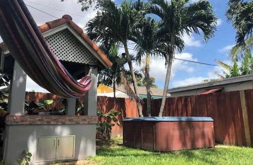 West Little Havana House | Awesome House With Jacuzzi in the Heart of Miami