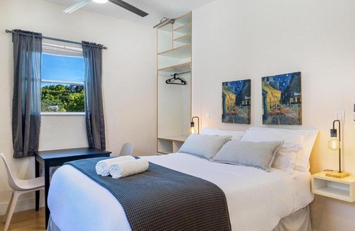 Poinciana Park Apartment | Azure - Mins to Las Olas & Beach