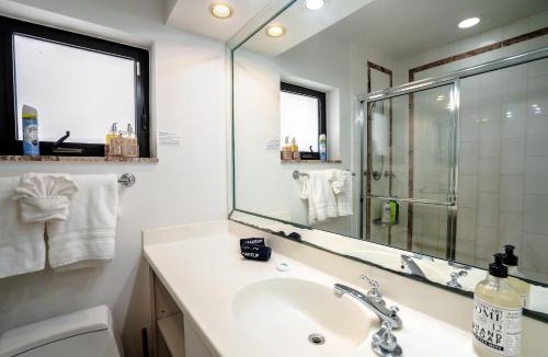 Hendricks and Venice Isles Apartment | B efficiency Off Las Olas on water free kayaks