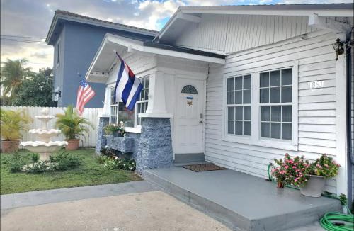 Little Havana House | B4 Best Value on Private Bedroom with Private Bathroom in Little Havana, Miami