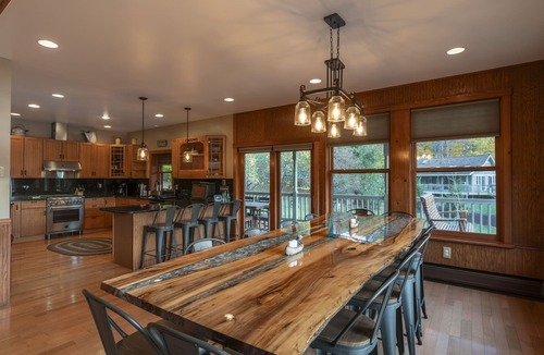 Town of Grafton House | Babcock Lake Luxury Retreat: Direct Waterfront, Deck & Huge Game Room