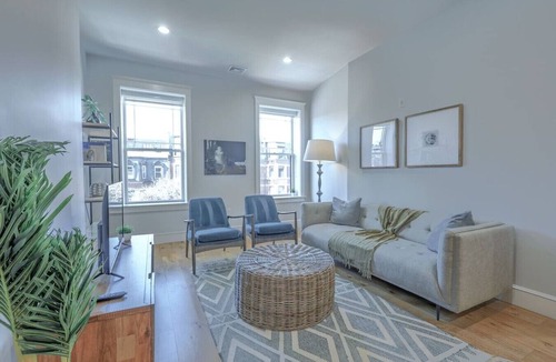 Back Bay Apartment | Back Bay Gem | 1BR on Newbury Street
