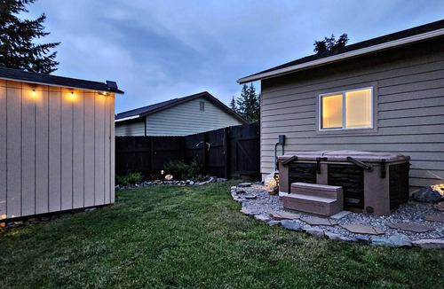Lakeside House | Back Yard Oasis, walk to Flathead Lake/downtown minutes from Blacktail Mountain!
