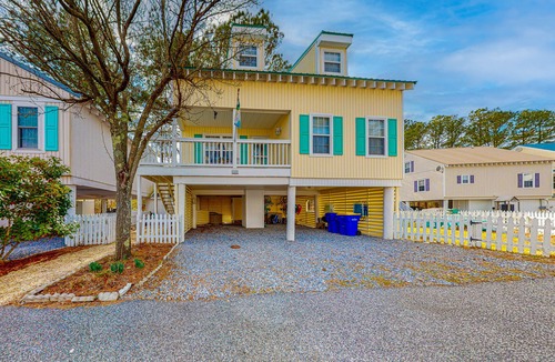 Bethany Beach House | Bahamas beach cottages home in great location with washer & dryer, WiFi