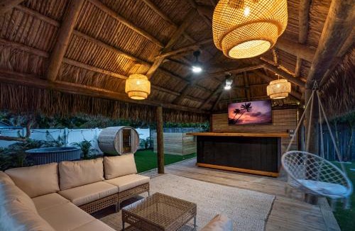 Delray Beach Apartment | Bali Inspired home with Heated Pool, Sauna and Hot Tub! Close to Beach and Atlantic Ave