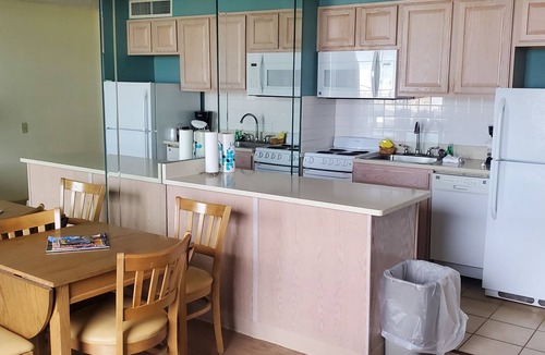 Northeast Virginia Beach Resort | Barclay Towers Resort Oceanfront Unit with Full Oceanfront Balcony