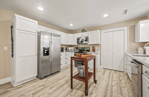 Buxton House | Barefoot Bungalow Buxton: Hot Tub, Screened Porch, Outdoor Fun & Beach Nearby
