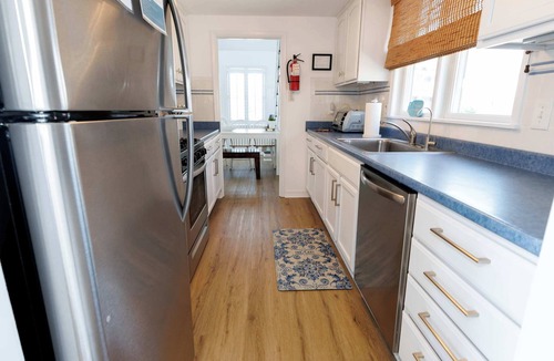 Stone Harbor House | Barefoot Bungalow - Charming Getaway with Pool!