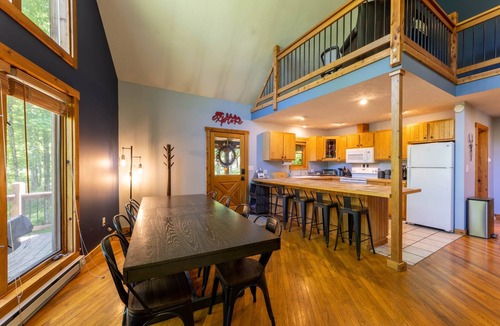 Edray Cabin | Base Camp - Cozy Cabin, Close to Snowshoe!
