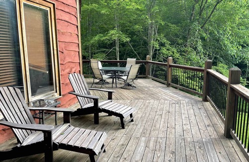 Edray Cabin | Base Camp - Cozy Cabin, Close to Snowshoe!
