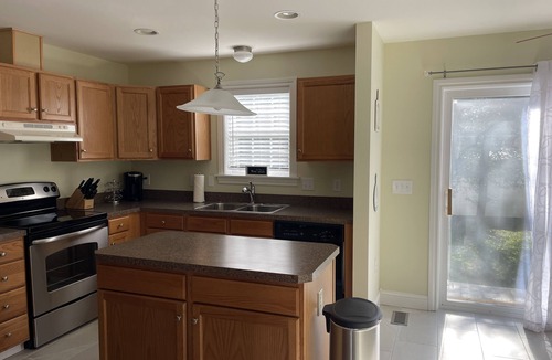 Town Bank House | Bay Block Retreat – Pet-Friendly Fun for Families, Couples & Girls’ Getaways